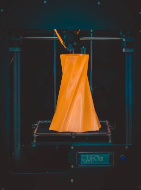 Otomatik üç boyutlu 3D yazıcı plastik gerçekleştirir.