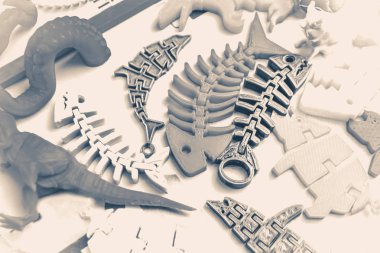 3D basımevinde modelleri. Parlak renkli nesneleri basılır