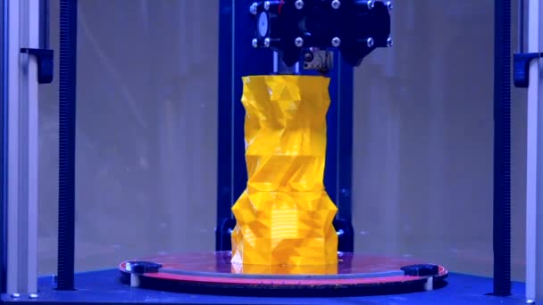 3D printer werkt. Modellering van gesmolten depositie, — Stockvideo