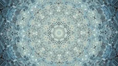 Soyut kaleydoskop hareketli arka plan. Sıra çok renkli grafik desenler süsler. Kar düşen mavi beyaz, yılbaşı yeni yıl dantel motifleri payetler. Sorunsuz döngü. Döngü yapısı zemin