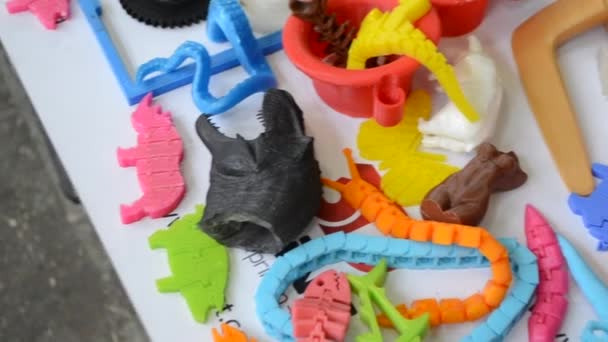 Модели, напечатанные 3D принтером . — стоковое видео