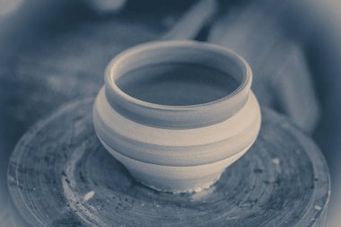 Toprak kap potters tekerlek üzerinde