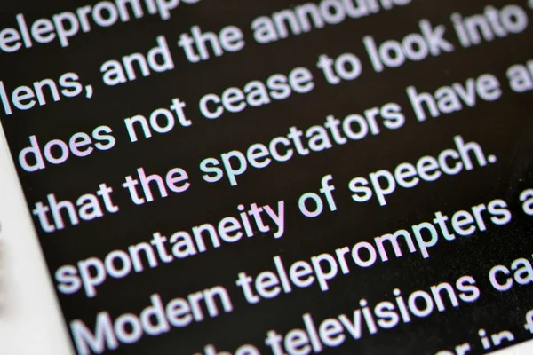Teleprompter rullar automatiskt text närbild. — Stockfoto