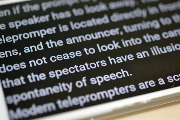 Teleprompter fait défiler automatiquement le gros plan du texte . — Photo