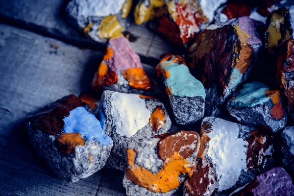 Paint spreads on the surface of small stones — Stock Photo, Image
