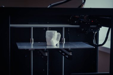 3b yazıcı tarafından yazdırılan nesneler. Koyu filtre. Spase kopyala.