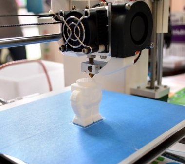 3D yazıcı çalıştırma ve üç boyutlu bir nesne oluşturma süreci