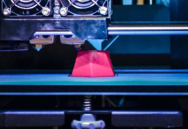 3d yazıcı yazdırma kırmızı şekiller yakın çekim