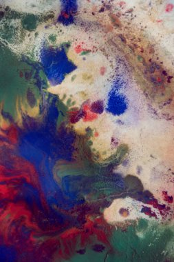 damla çizgiler farklı renklerde boya ile karışık ve absorbe