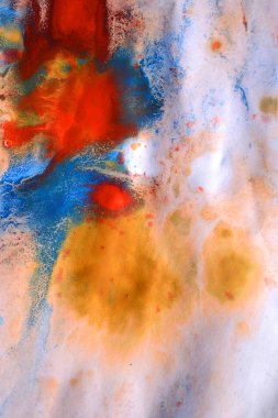 damla çizgiler farklı renklerde boya ile karışık ve absorbe