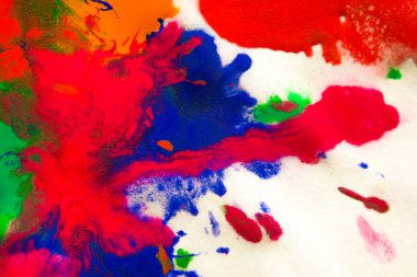 beyaz kağıt makro üzerinde parlak renklerin soyut noktalar sıçrama