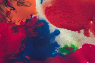 beyaz kağıt makro üzerinde parlak renklerin soyut noktalar sıçrama