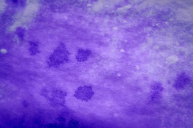 Mor beyaz kağıda mürekkep lekesi makro