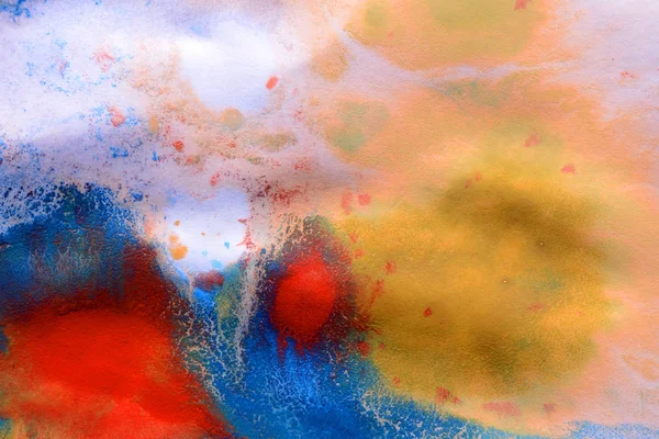 Manchas de tinta de diferentes colores en un papel mojado blanco — Foto de Stock