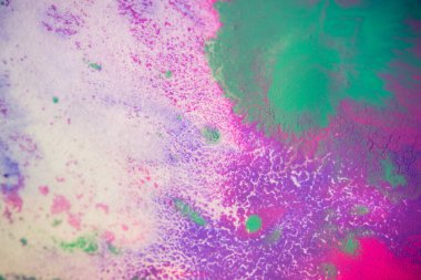 Çok renkli boya lekeleri, damlalar, sıçramalar, karıştırma. Soyut arka plan