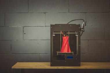 Otomatik üç boyutlu 3D yazıcı plastik gerçekleştirir.