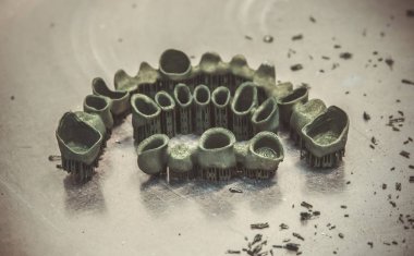Metal için 3D yazıcıda diş kaplaması oluşturuldu