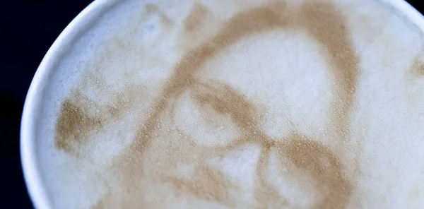 Drawing of a womans face on a foam coffee latte — Stock Photo, Image