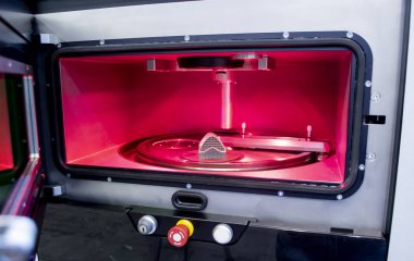 Metal tozundan metal yazıcıya basılmış nesne, çalışıyor..