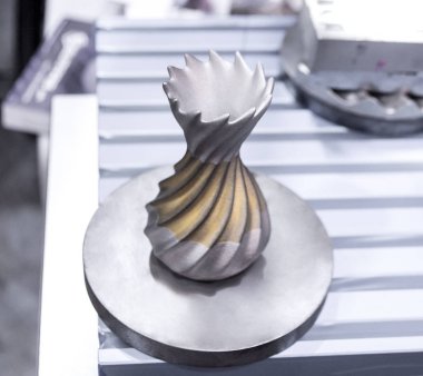 Metal tozundan metal 3D yazıcıya basılmış nesne.