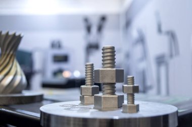 Metal tozundan metal 3D yazıcıya basılmış nesne.