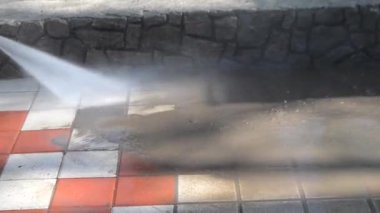 Sokak temizleme basınçlı su
