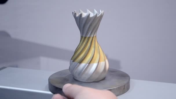 Impresión de impresora 3D moderna a partir de polvo metálico . — Vídeos de Stock