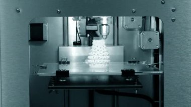 3D yazıcı çalışıyor. Birleşmiş depozito modelleme, FDM. 3B yazıcı yazdırma