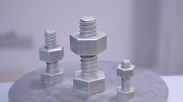 Voorwerp gedrukt op metalen 3D printer close-up — Stockvideo