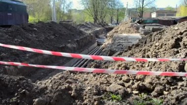 Düzen amacıyla toprağa kazılan büyük çukur