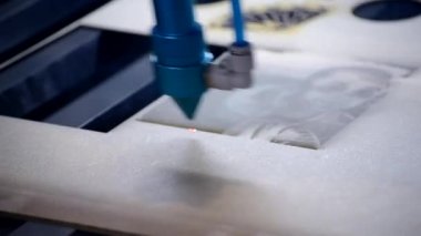 Lazer oyma ahşap üzerine