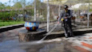 Adam işçi temizlik şehir kirli sokaklar