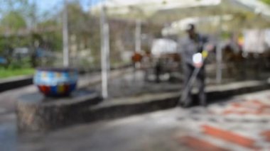 Adam işçi temizlik şehir kirli sokaklar