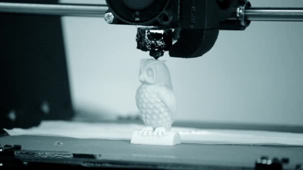 3D printer werkt. Modellering van gesmolten depositie — Stockvideo