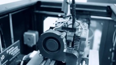 3D yazıcı çalışıyor. Birleşmiş depozito modelleme,