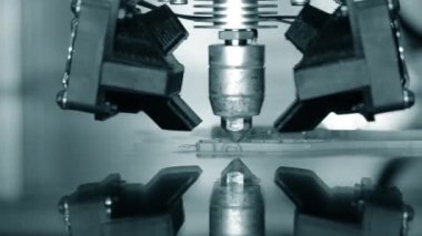 3D yazıcı çalışıyor. Birleşmiş depozito modelleme,