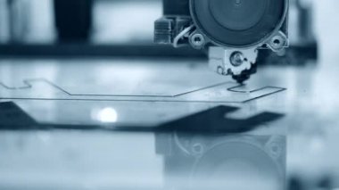 3D yazıcı çalışıyor. Birleşmiş depozito modelleme,