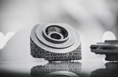 Selektif lazer erime. Nesne baskılı metal 3d yazıcı yakın çekim.