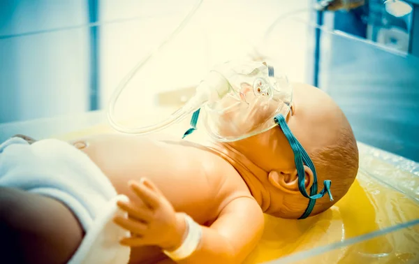 더미 마네킹 아기 아이 산소 마스크 클로즈업 — 스톡 사진