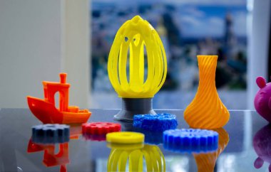 3D yazıcı tarafından yazılan soyut modeller.