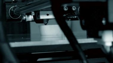 3D yazıcı çalışıyor. Birleşmiş depozito modelleme