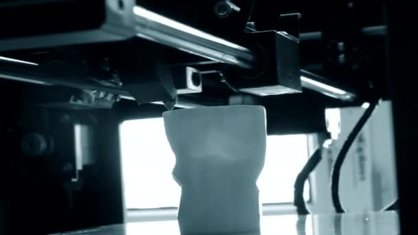 3D nyomtató működik. Összeolvasztott lerakódás modellezése — Stock videók