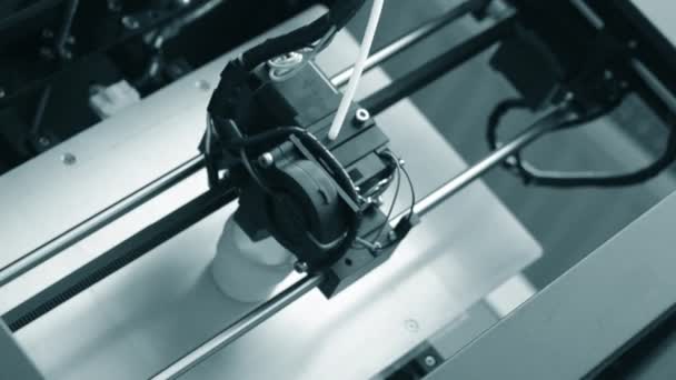 3D-skrivare fungerar. Modellering av smält nedfall — Stockvideo