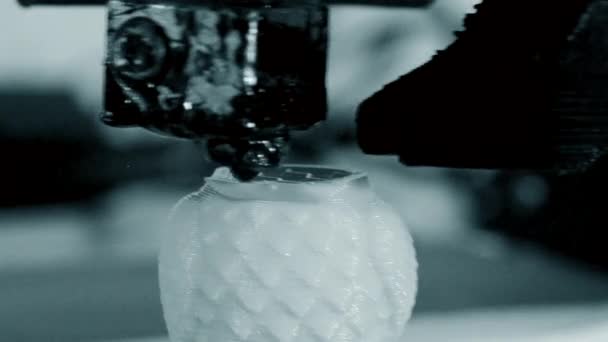 3D printer werkt. Modellering van gesmolten depositie — Stockvideo