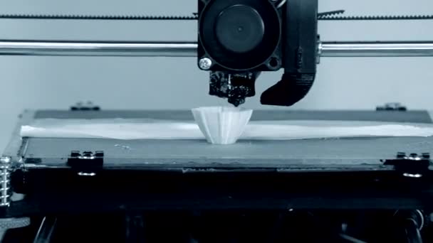 Pencetak 3D bekerja. Pemodelan deposisi yang digunakan — Stok Video
