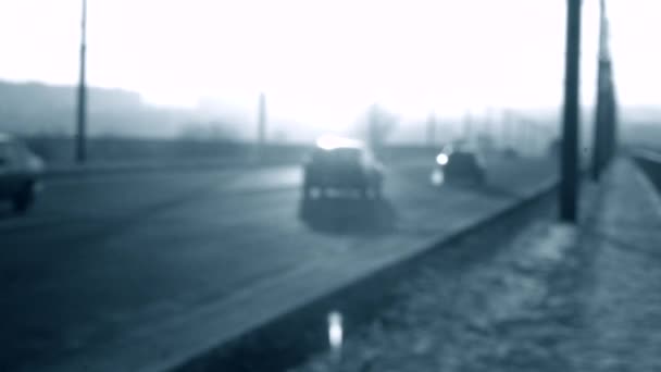 日落时背景模糊了许多汽车路. — 图库视频影像