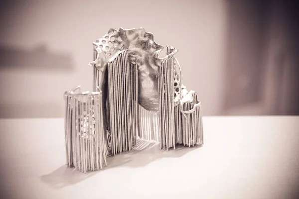 Coronas dentales impresas en máquina sinterizadora láser. Impresora 3D moderna — Foto de Stock