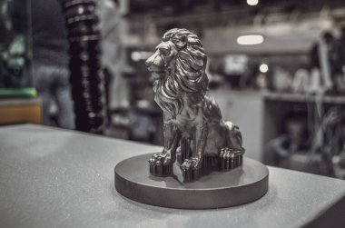 Metal 3d yazıcıya yakın çekimde yazdırılan nesne