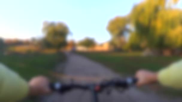 Blurred background. Man rides a bicycle with an action camera — Stock Video