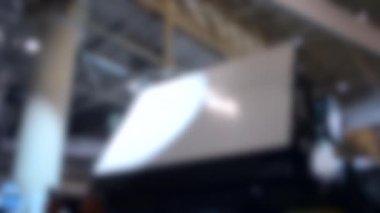 Döndürme büyük askeri yer belirleyici yakın çekim. Radar kontrol istasyonu.